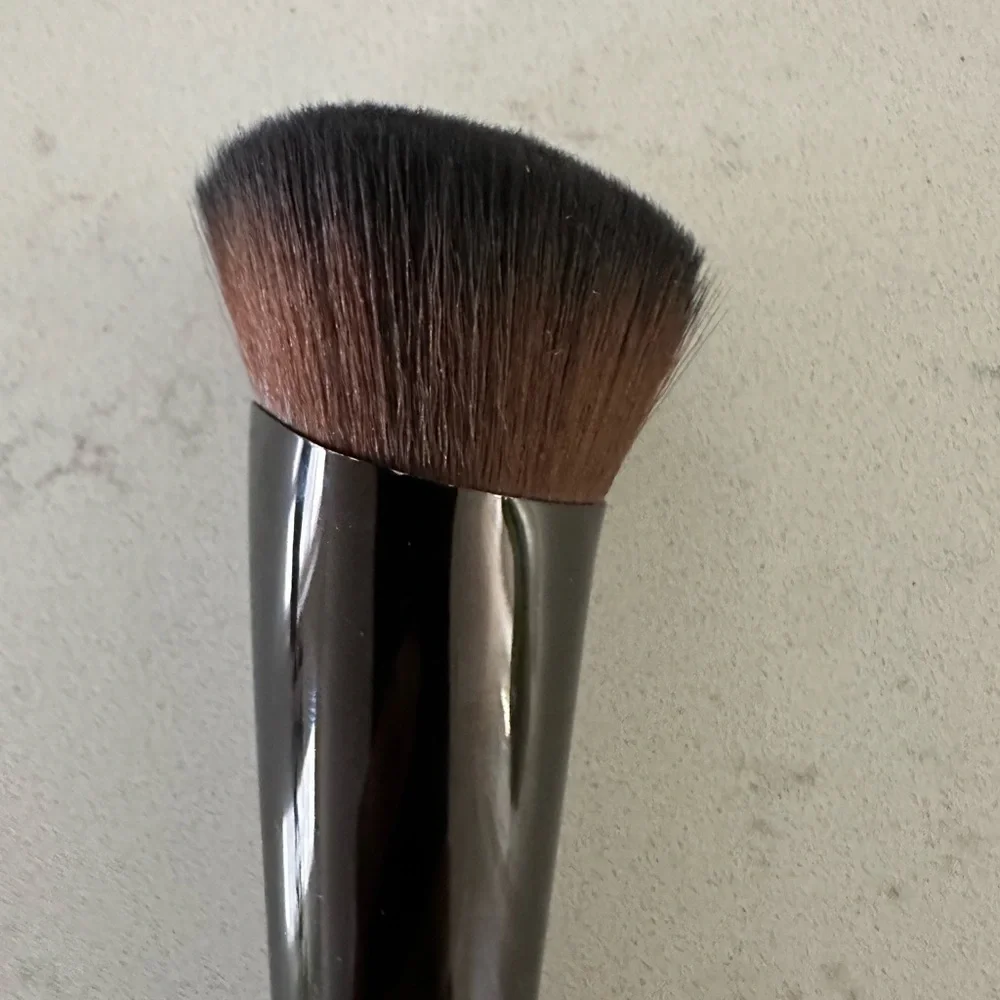 Laura Mercier Real Flawless Foundation Brush - Picture 4 of 6